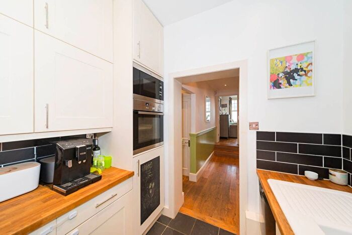 2 Bedroom Flat For Sale In Cavendish Road, Clapham South, London, SW12