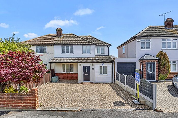 4 Bedroom Semi-Detached House For Sale In Lawns Way, Collier Row, RM5