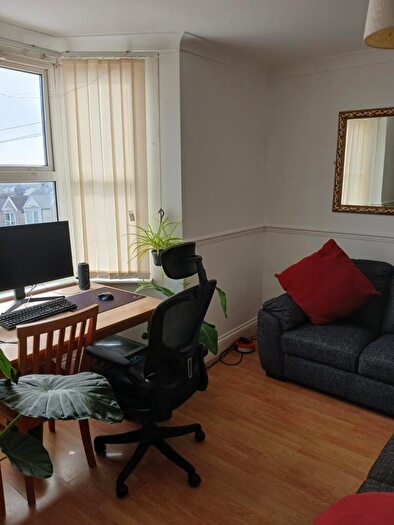 1 Bedroom Flat To Rent In Sketty Road, Uplands, SA2