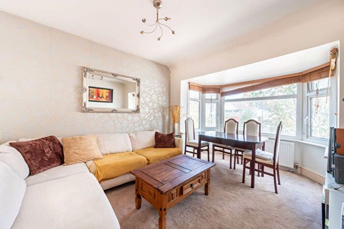 1 Bedroom Flat To Rent In Coniston Avenue, Perivale, Greenford, UB6