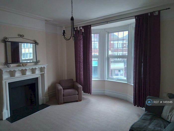 3 Bedroom Flat To Rent In Green Lanes, London, N21