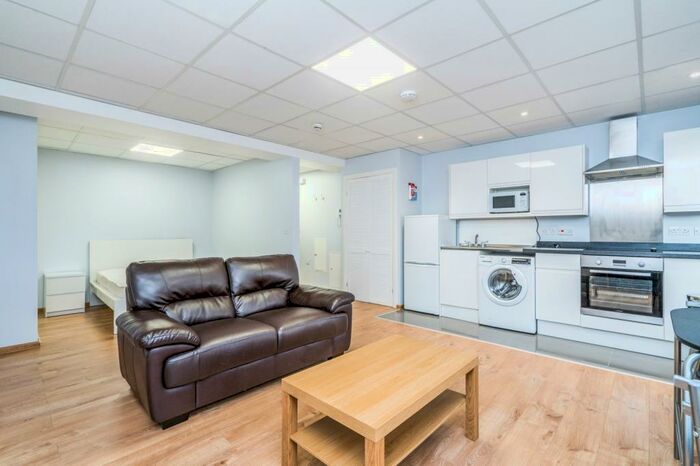 Flat To Rent In London Road, Southampton, SO15