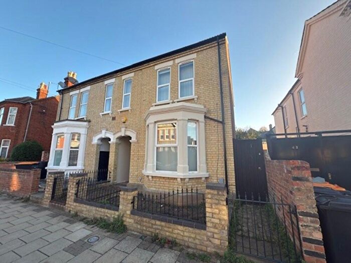 1 Bedroom Apartment To Rent In Flat, Spenser Road, MK40