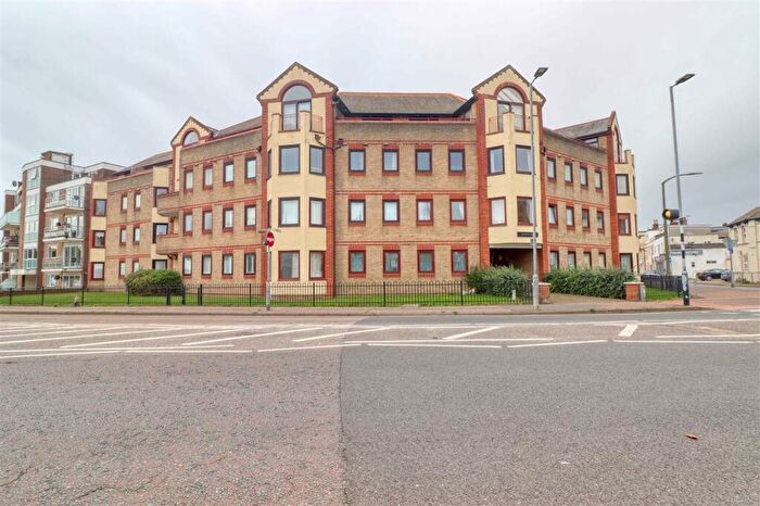 2 Bedroom Apartment For Sale In Grosvenor Court, Clacton On Sea, CO15