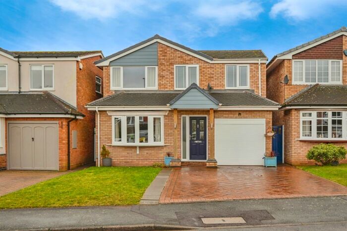 4 Bedroom Detached House For Sale In Irving Close, Lichfield, WS13