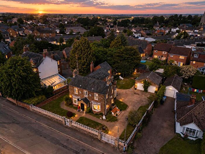 4 Bedroom Detached House For Sale In Wellingborough Road, Broughton, NN14