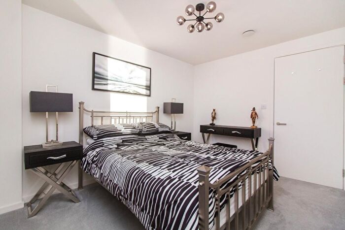 2 Bedroom Flat For Sale In Smokehouse Two, Smiths Dock, NE29