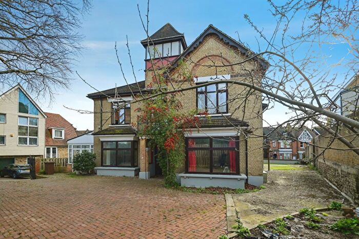 6 Bedroom Detached House For Sale In London Road, Rochester, ME2