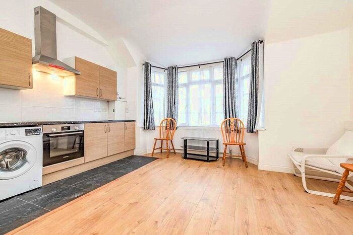 1 Bedroom Flat To Rent In St. Albans Road, Watford, Hertfordshire, WD24