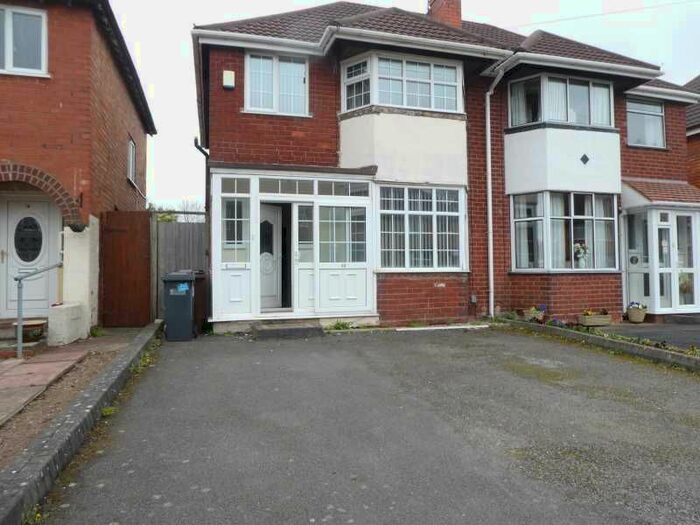 3 Bedroom Semi-Detached House To Rent In Clinton Road, Solihull, B90