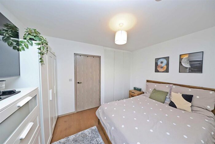 1 Bedroom Flat For Sale In Kirk House, Yiewsley, West Drayton, UB7