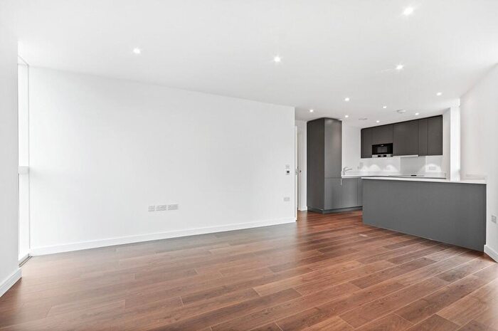 2 Bedroom Apartment To Rent In Pinnacle Apartments, Saffron Central Square, Croydon, CR0