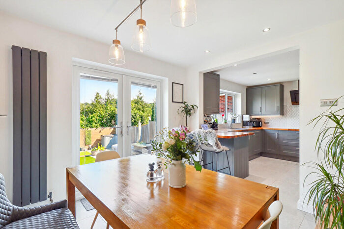 4 Bedroom Detached House For Sale In Glyders, South Benfleet, SS7