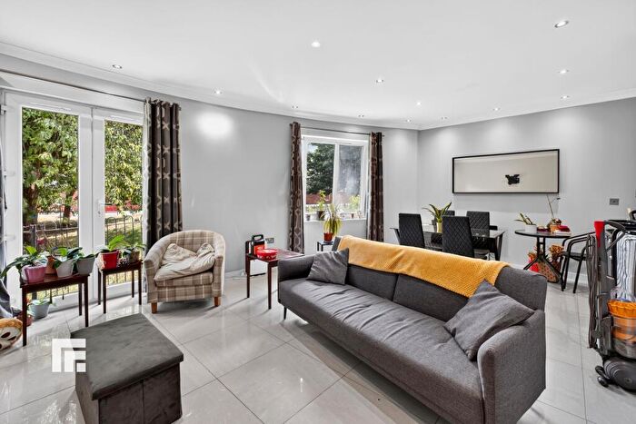 2 Bedroom Apartment For Sale In Carlotta Way, Cardiff, CF10