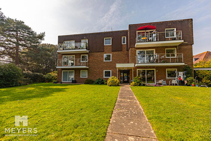 2 Bedroom Flat For Sale In , Queens Park West Drive, Bournemouth, BH8