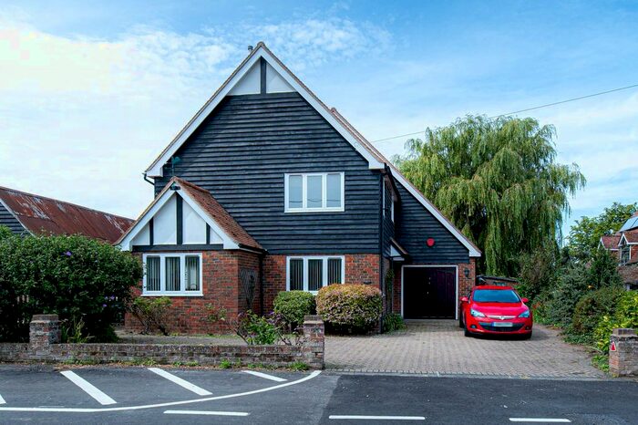 3 Bedroom Detached House To Rent In The Street, Preston, CT3