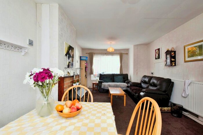3 Bedroom Terraced House For Sale In Carstairs Avenue, Swindon, SN3