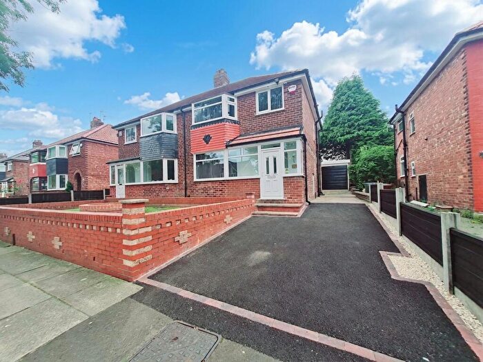 3 Bedroom Semi-Detached House To Rent In Hazel Road, Whitefield, M45
