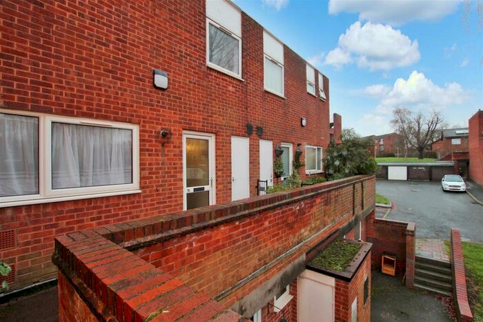 3 Bedroom Terraced House To Rent In Winyates Centre, Redditch, B98