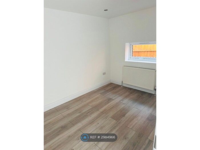 2 Bedroom Flat To Rent In Sunningdale Avenue, Feltham, TW13