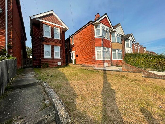 3 Bedroom Detached House To Rent In Broadlands Road Silver Sub, Southampton, Hampshire, SO17