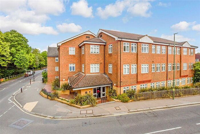 2 Bedroom Flat For Sale In Bell Street, Reigate, Surrey, RH2