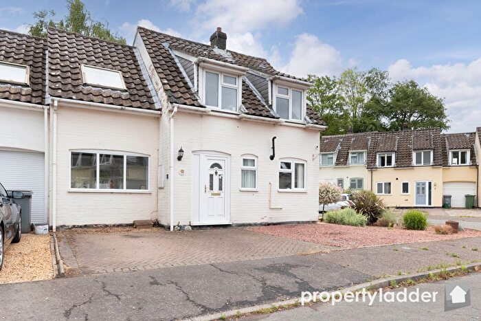 3 Bedroom Semi-Detached House For Sale In Manor Close, Buxton, Norwich, NR10