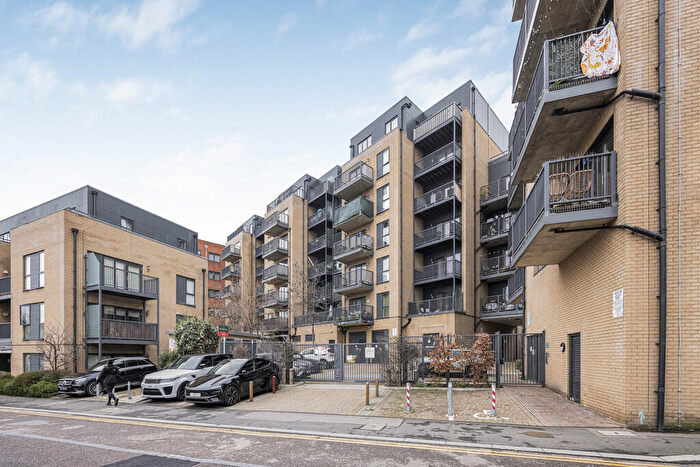 2 Bedroom Apartment For Sale In Clarence Avenue, Gants Hill, IG2