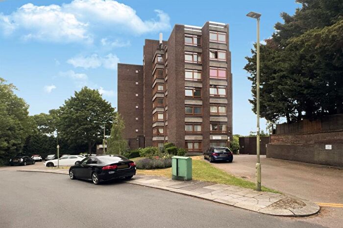 2 Bedroom Flat For Sale In Westchester Court, Westchester Drive, NW4