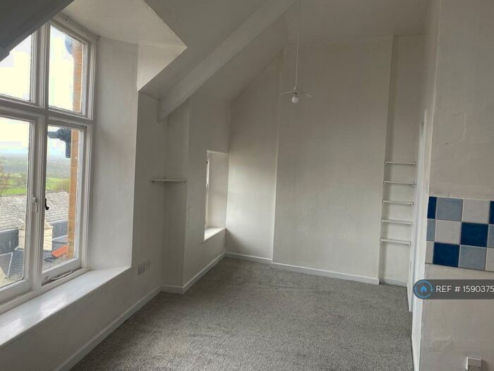 1 Bedroom Flat To Rent In Church Street, Launceston, PL15