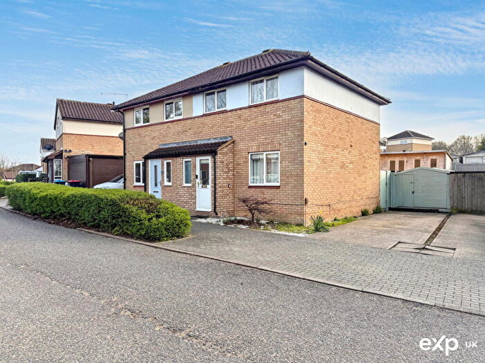 3 Bedroom Semi Detached House For Sale In Fairford Crescent, Downhead Park, Milton Keynes, MK15