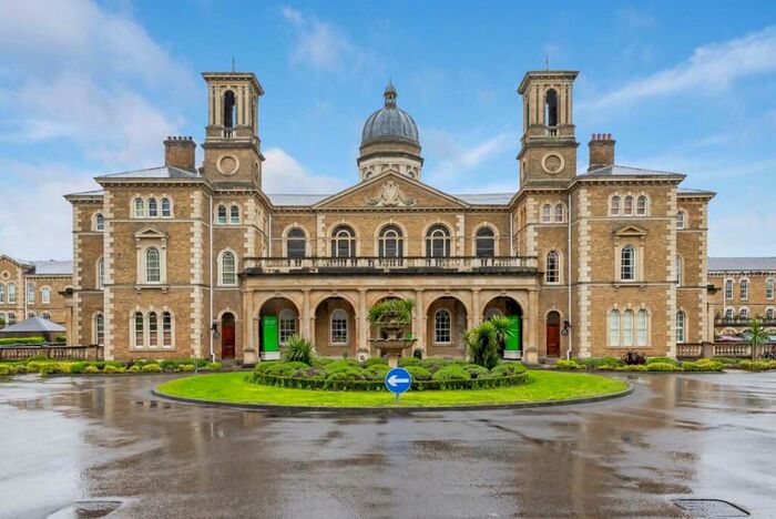 2 Bedroom Flat To Rent In Royal Drive, New Southgate, N11