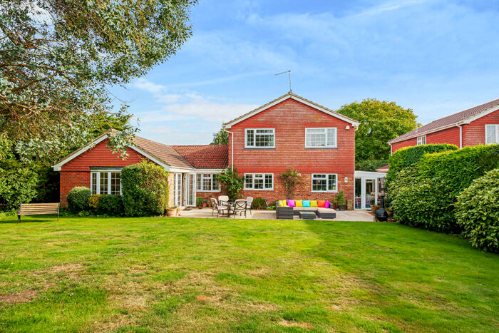 4 Bedroom Detached House For Sale In The Borough, Farnham, GU10