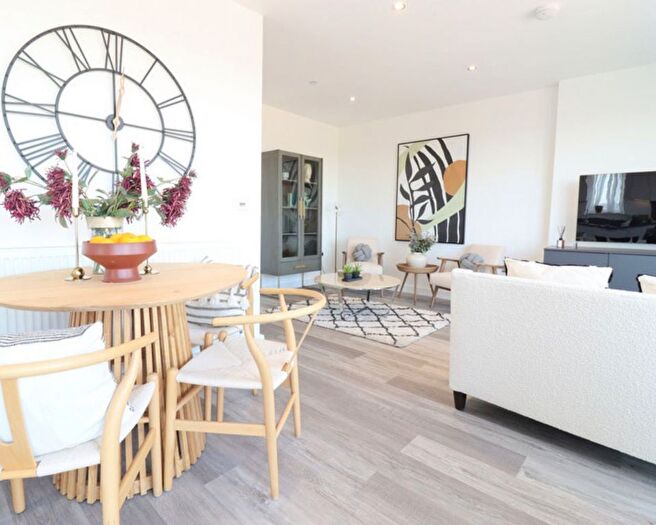 2 Bedroom Flat For Sale In Burnt Oak Broadway, Edgware, HA8