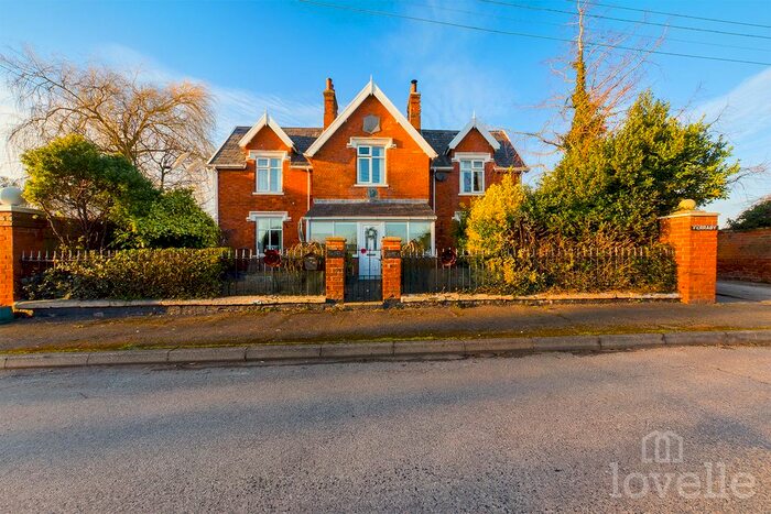 4 Bedroom Semi-Detached House For Sale In Station Road, Thornton Curtis, DN39