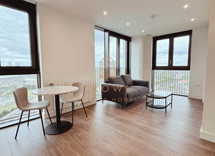 2 Bedroom Flat To Rent In Menara Point, Twelvetrees Park, E16