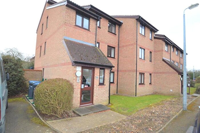 1 Bedroom Flat For Sale In Sandon Close, Rochford, Essex, SS4