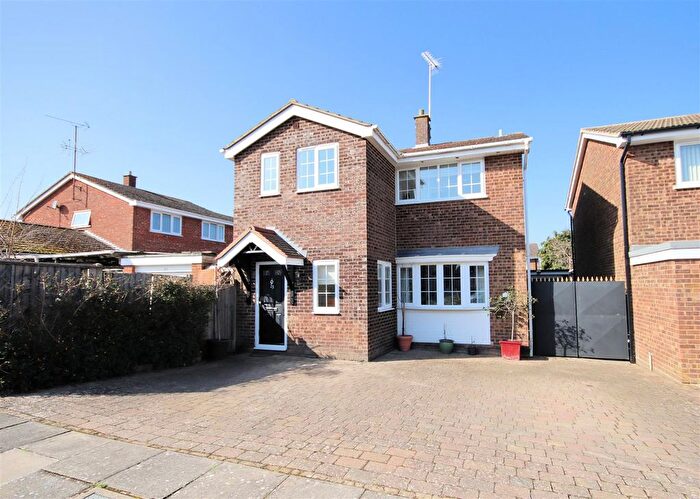 4 Bedroom Detached House For Sale In Garrett Close, Dunstable, LU6
