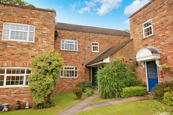 3 Bedroom Property To Rent In Gorselands, Harpenden, AL5