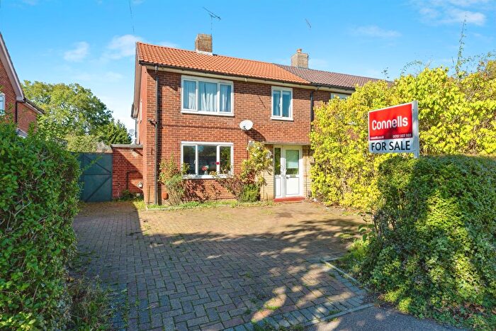 3 Bedroom Semi-detached House For Sale In Knella Road, Welwyn Garden City, AL7