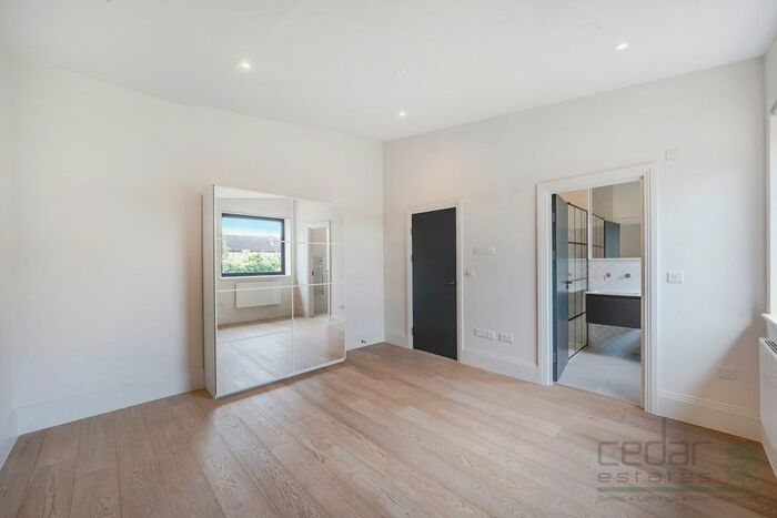 1 Bedroom Flat To Rent In Great North Road, London, N2