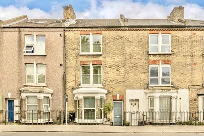 2 Bedroom Flat To Rent In Garratt Lane, London, SW17