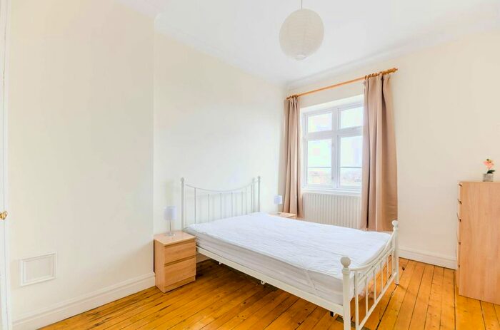 2 Bedroom Flat To Rent In Fulham High Street, Bishop's Park, London, SW6