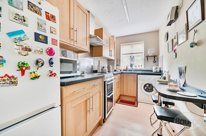 1 Bedroom Flat For Sale In Lenten Street, Alton, Hampshire, GU34