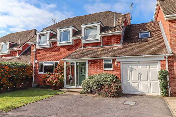 5 Bedroom Link Detached House For Sale In Yew Tree Close, Goodworth Clatford, Andover, Hampshire, SP11