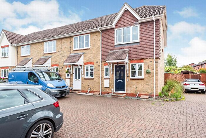 2 Bedroom End Of Terrace House To Rent In Clifton Gardens, Frimley Green, GU16