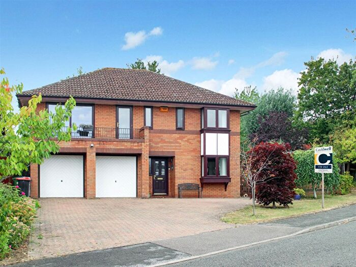 5 Bedroom Property For Sale In Gatcombe, Great Holm, Milton Keynes, MK8