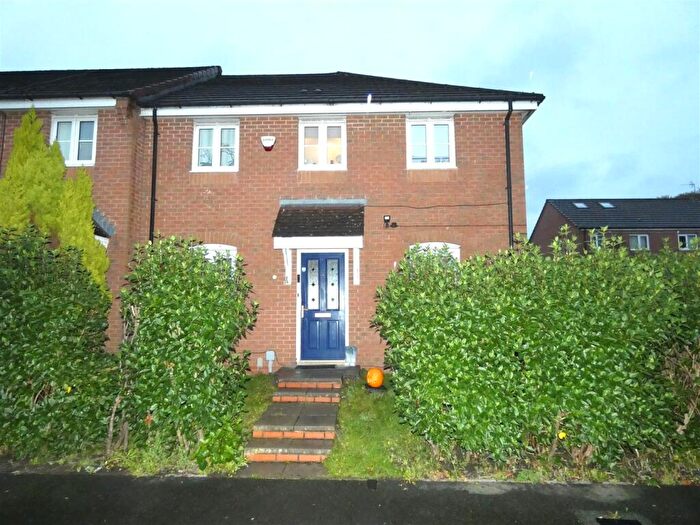 3 Bedroom Property To Rent In Mona Road, Chadderton, Oldham, OL9