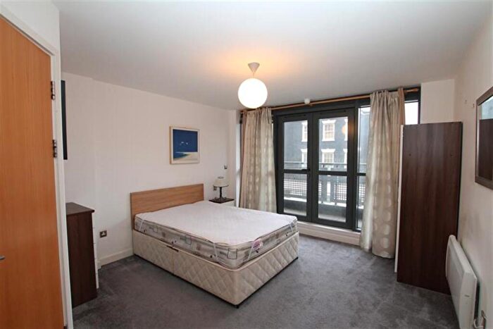 2 Bedroom Apartment To Rent In Queens Court, HU1