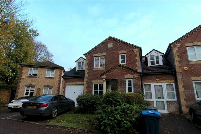 3 Bedroom Semi-Detached House To Rent In Dittoncroft Close, Croydon, CR0